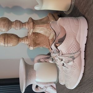 Ugg women's cream colored leather sneakers